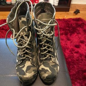 CAMOUFLAGE PLATFORM SHOES